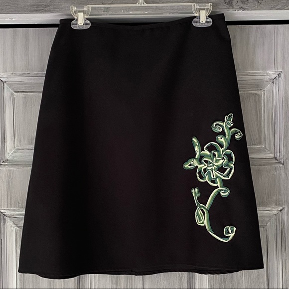 SPEECHLESS Black A-Line Skirt with Green Flower Embellishment.  Size 7 - Picture 1 of 6